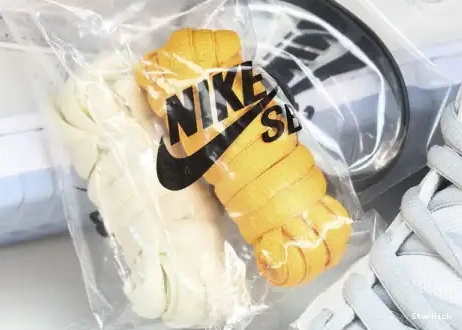Low Family) and (Friends  Dunk FD8776-100 Nike White  Lobster SB 0704